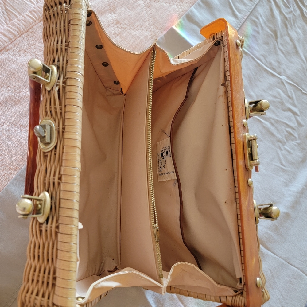 Vintage Wicker Handbag with Lucite Handle - Picture 7 of 8